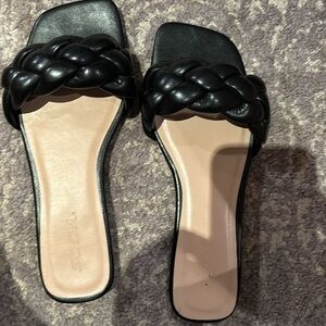 Soda black pillow top slides in size 7